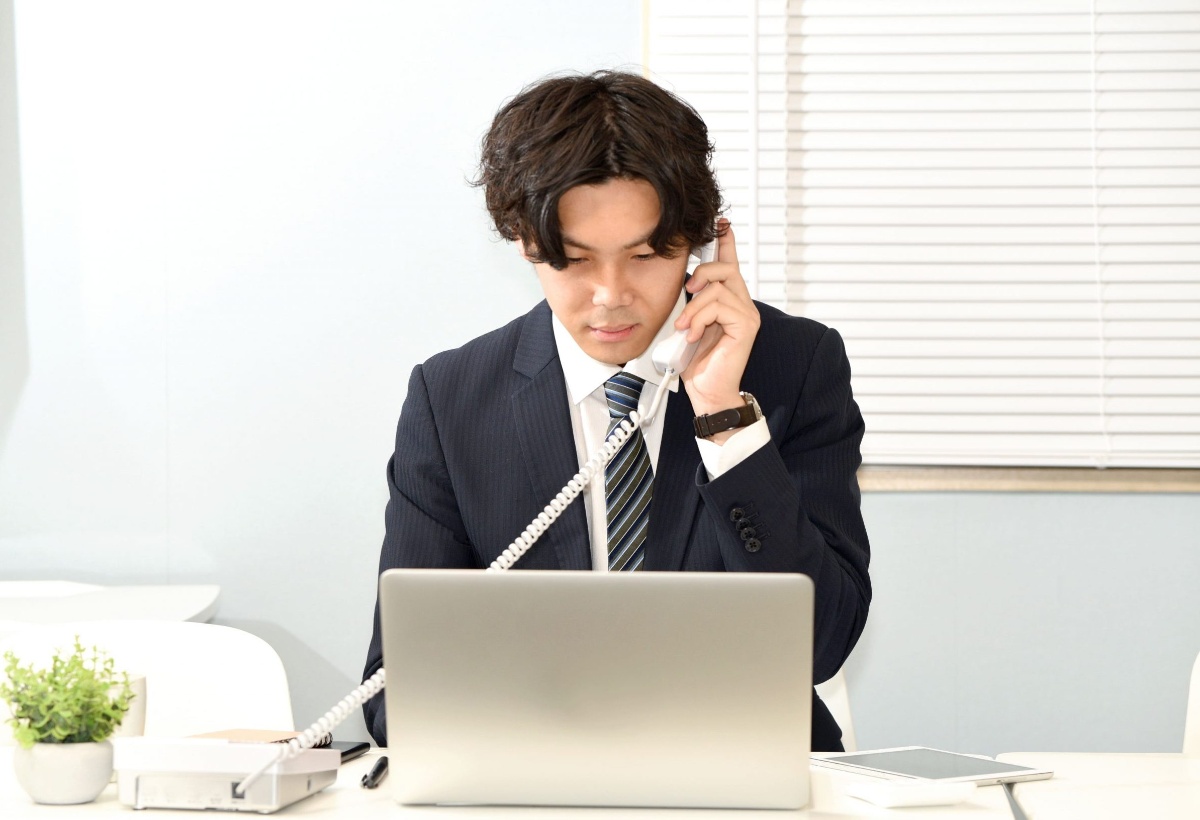 取引先からの電話が聞こえない！解決策と対処法ガイド